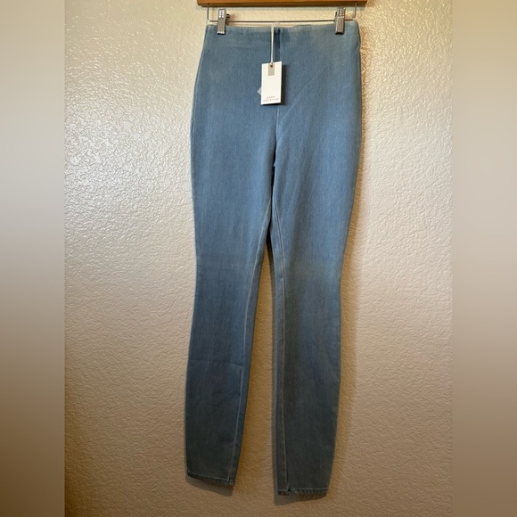 NWT Good American Soft Sculp Pull-On
Skinny Jeans/Jeggins - Picture 2 of 10